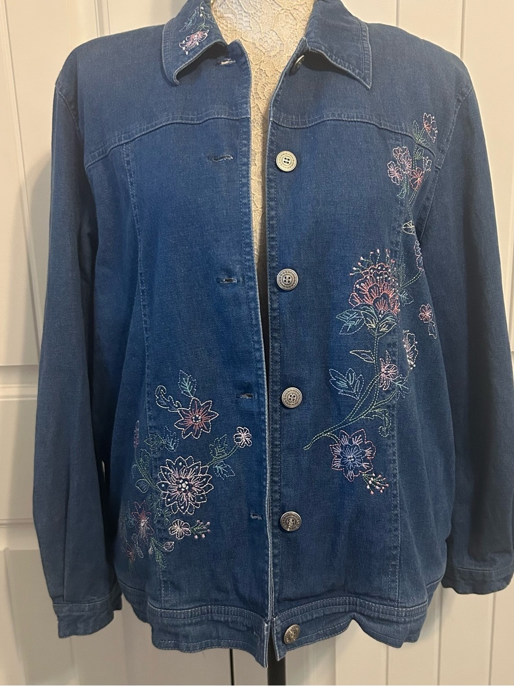 Alfred Dunner Pastel Embroidered Light Weight Blue Denim Jacket Pockets Lined 12